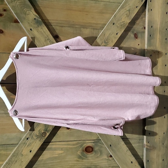 DRESSY PINK LONG SLEEVE TOP W CUT OUTS, COLD SHOULDER SILVER HARDWARE HIGH LOW - Picture 5 of 6